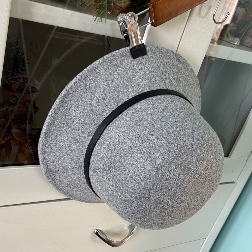 Liz Claiborne Gray Women's Fedora Hat OSFM like new!